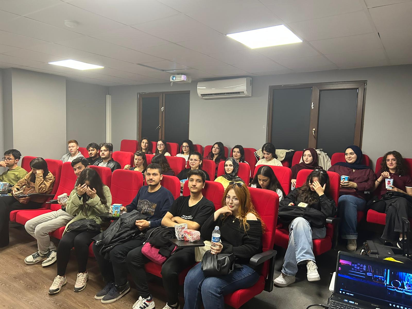 Samsun Gençlik Platformu Üyeleri Sinema Gecesinde Buluştu !